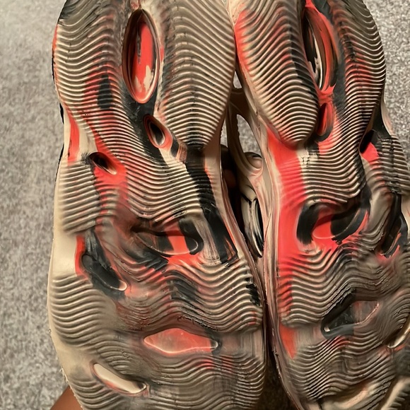 Yezzy - Picture 4 of 7